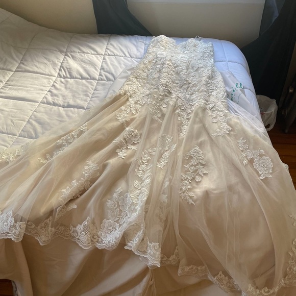 One time used - technically new. Very beautiful dress - Picture 3 of 7